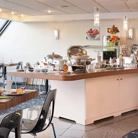 Mercure Centre Hotel 4*
