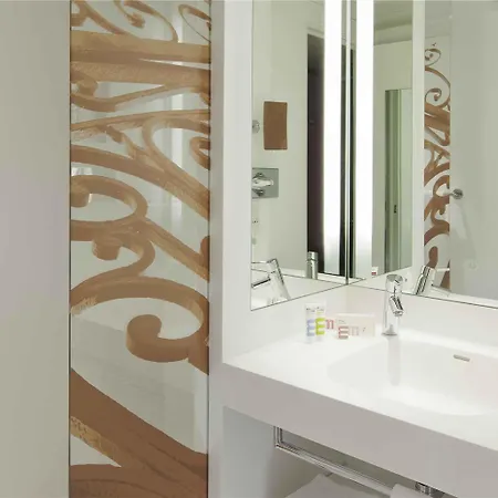 Mercure Centre شامبيري